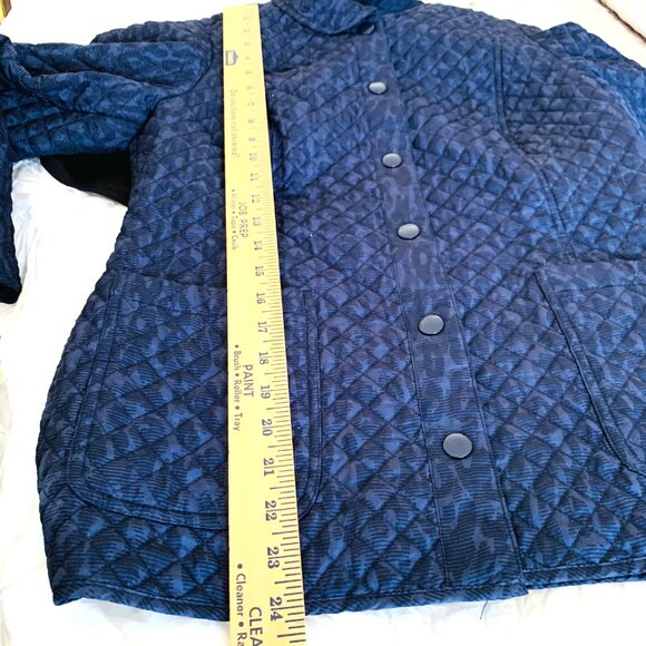 CHICO’S QUILTED 2 Hues of  Blue Jacket Lightweight - Picture 6 of 11